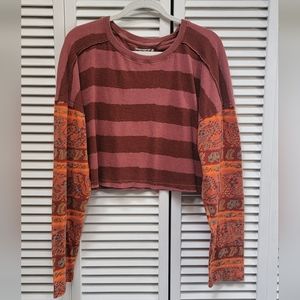 Free People long sleeved crop top Sz md.